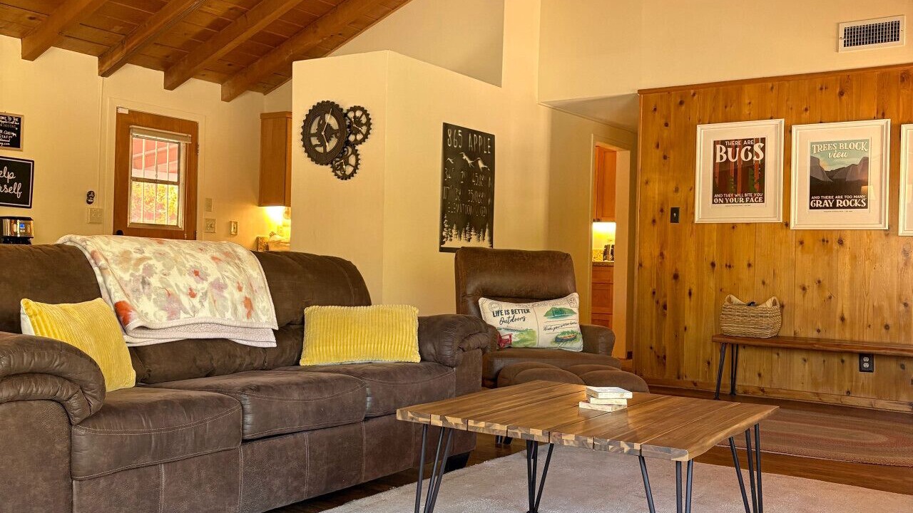 Photo of Bedroom in Wrightwood