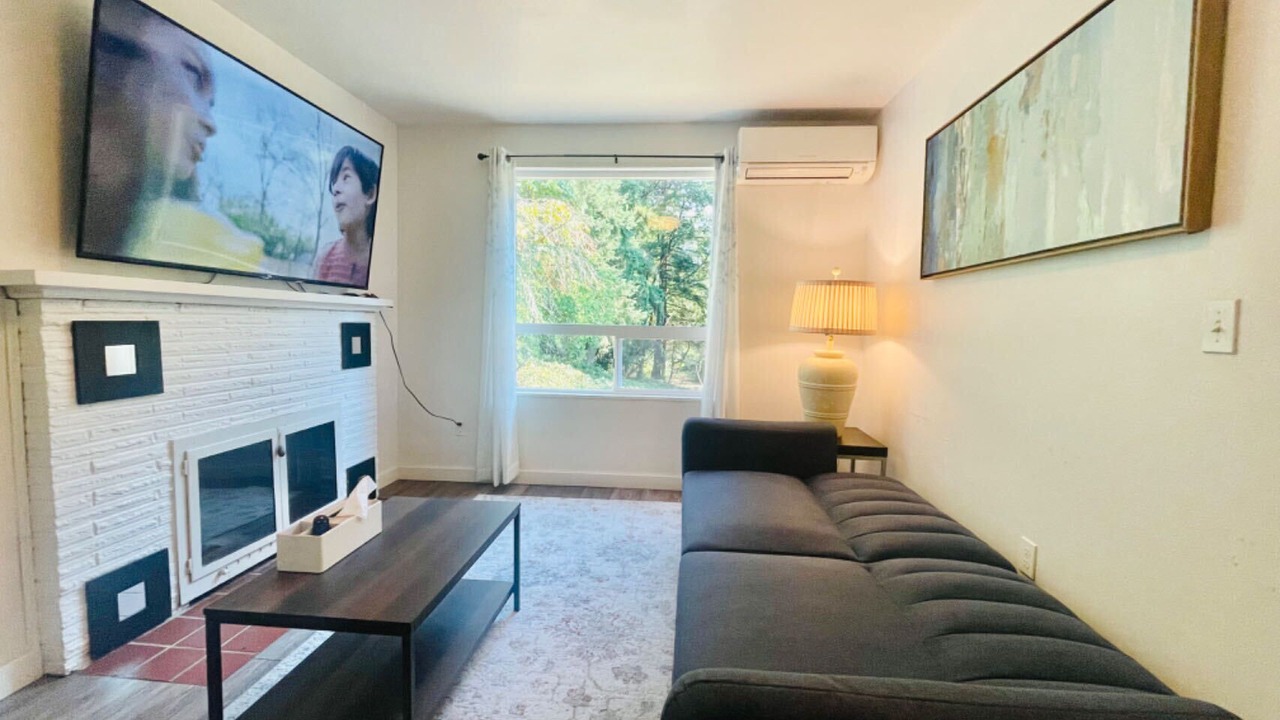 Photo of Livingroom in Haller Lake