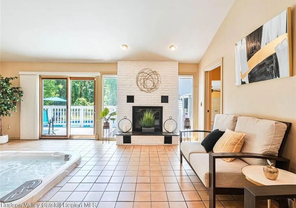 Photo of Livingroom in New Paltz