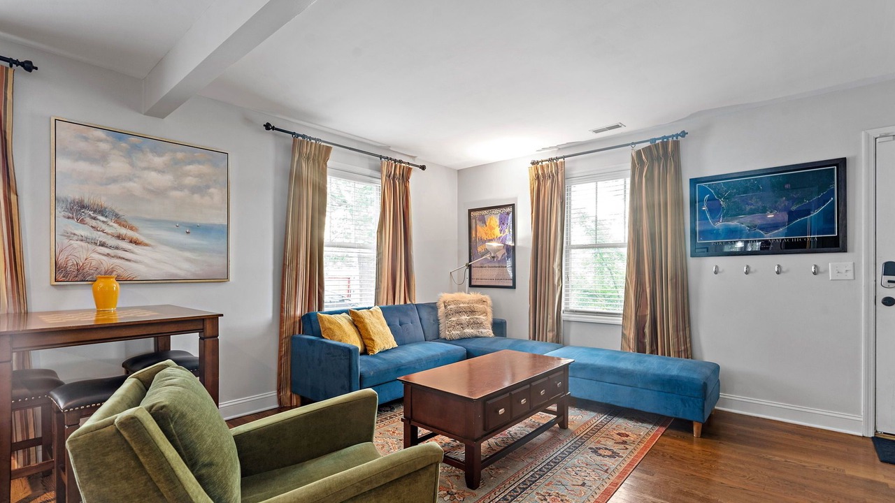 Photo of Livingroom in The Nations