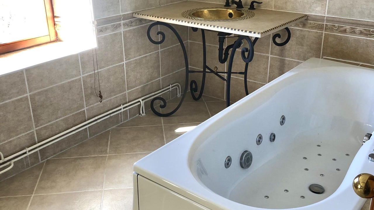 Photo of Bathroom in Raddon-et-Chapendu