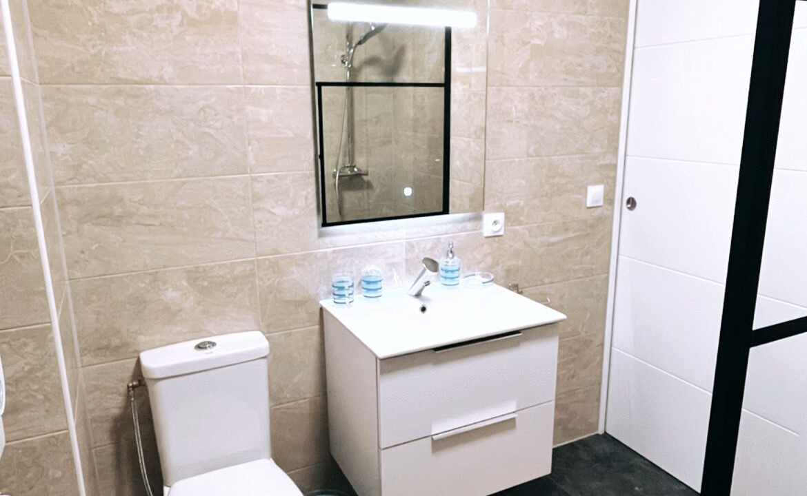 Photo of Bathroom in Brelevenez
