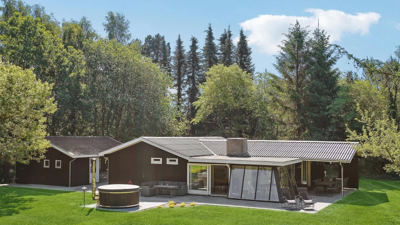 Photo of Others in Ans