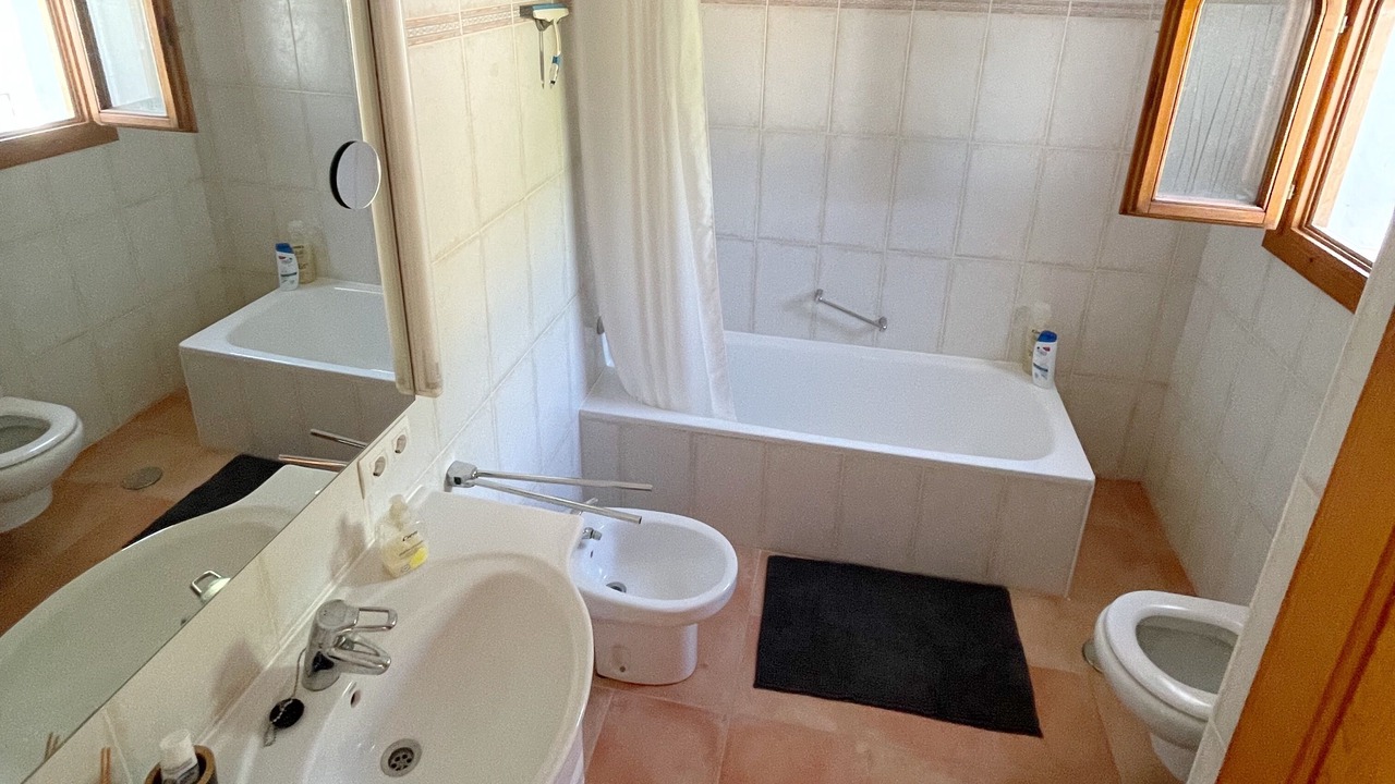 Photo of Bathroom in Empedrola