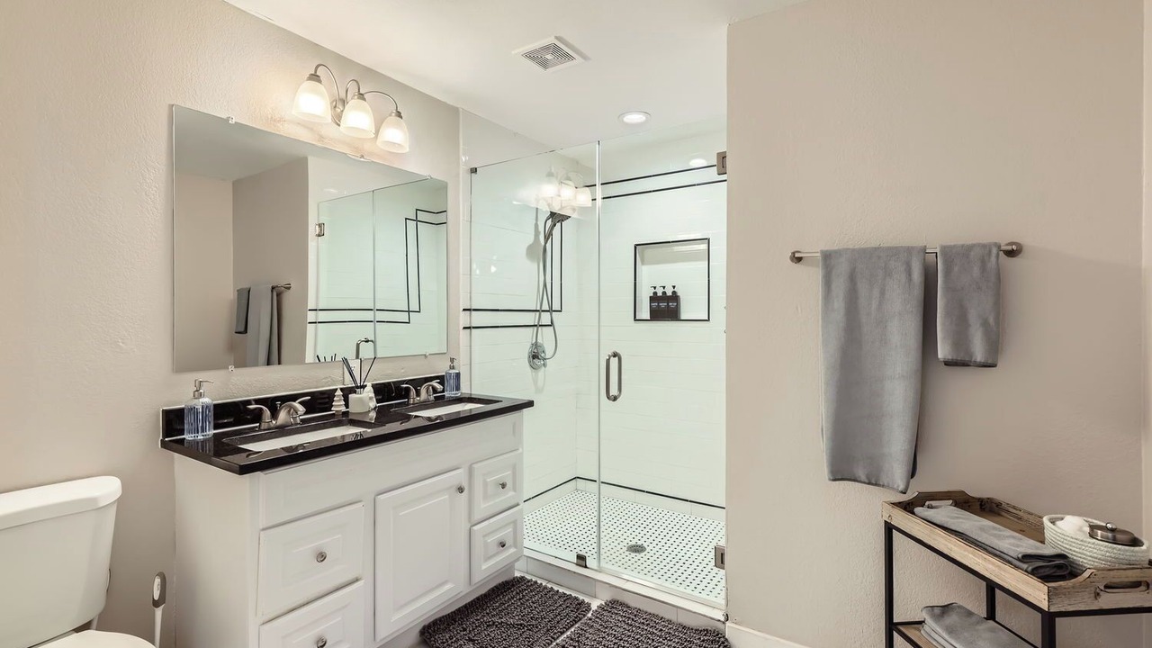 Photo of Bathroom in Shearer Hills - Ridgeview
