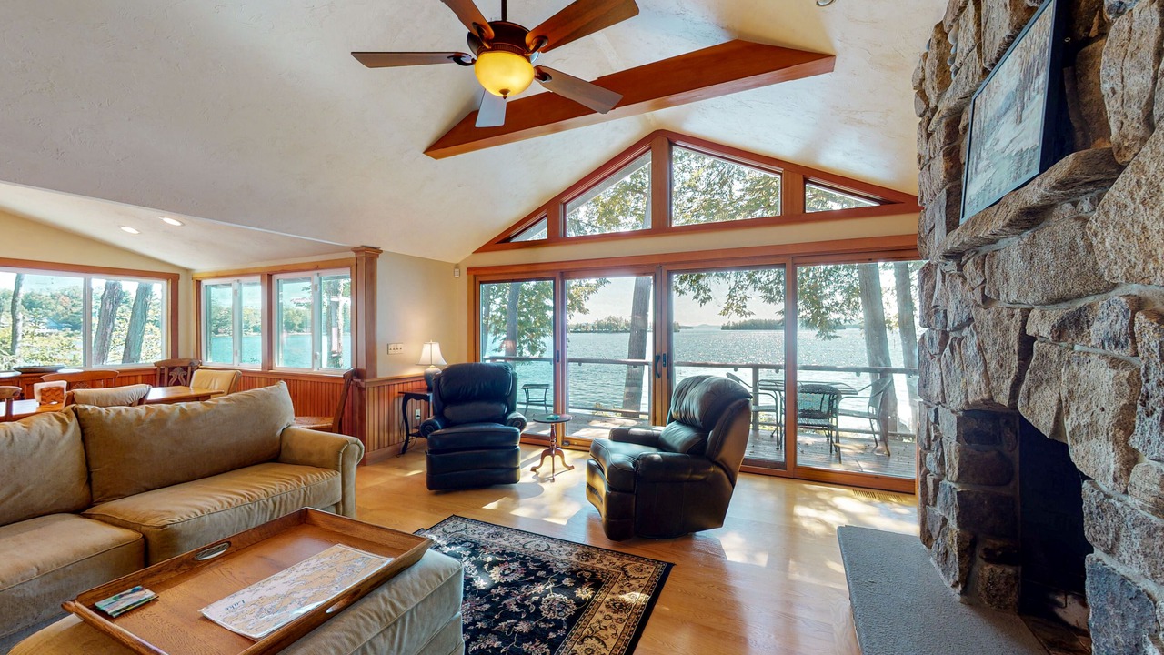 Photo of Livingroom in Moultonborough