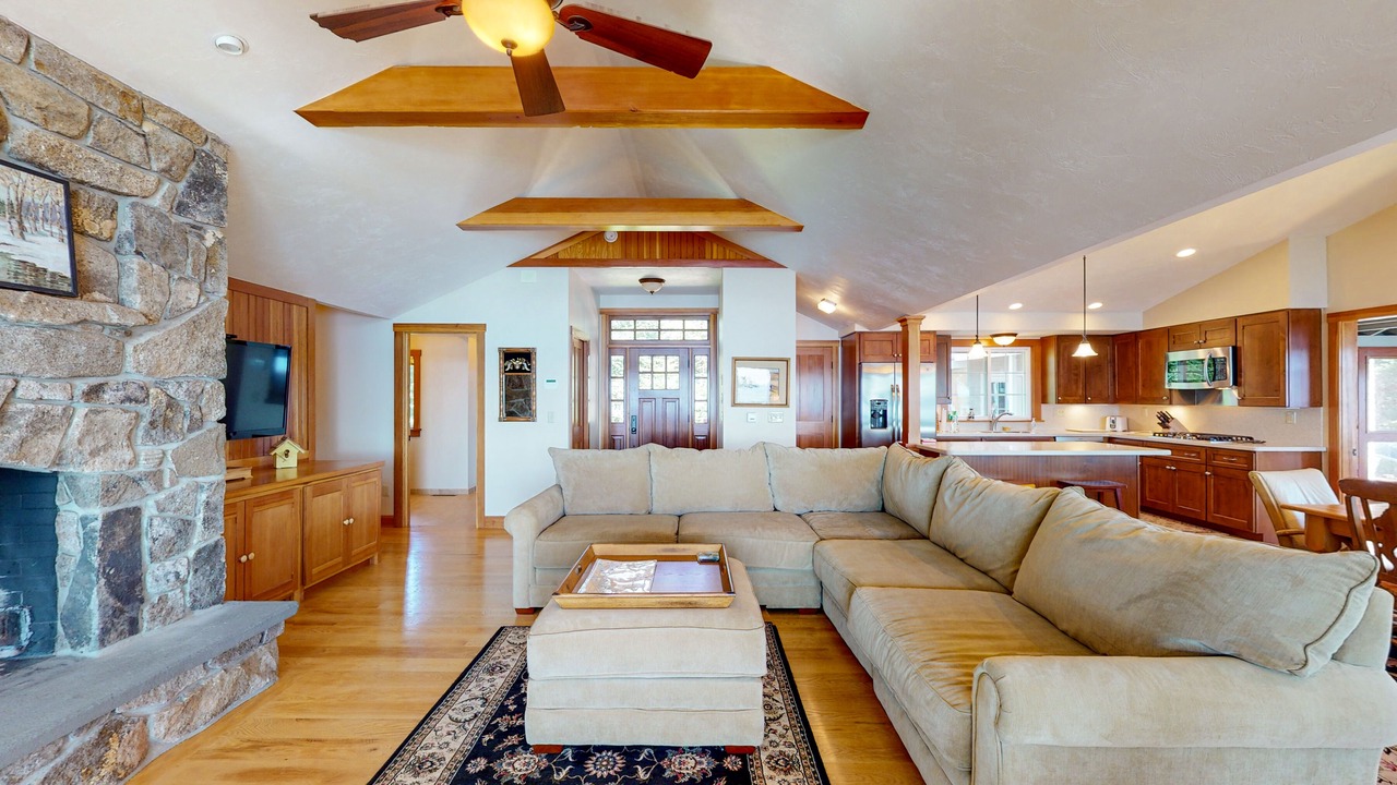 Photo of Livingroom in Moultonborough