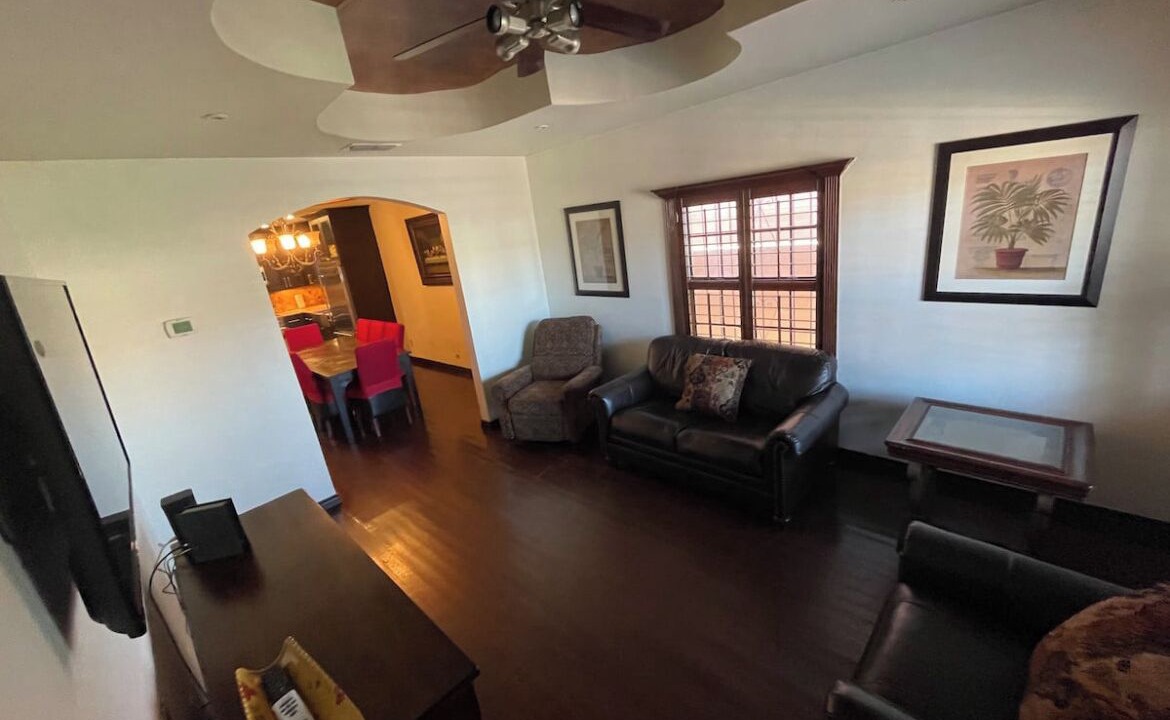 Photo of Livingroom in Eastern Division