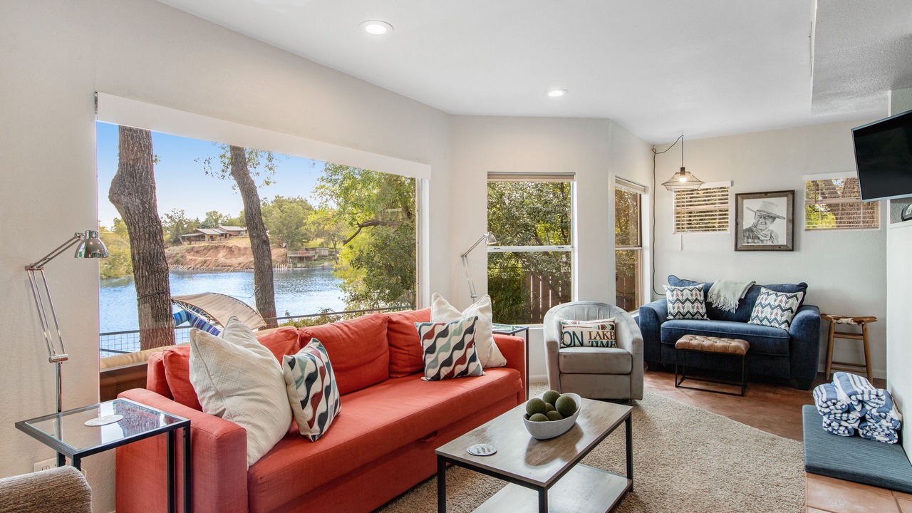 Photo of Livingroom in Buchanan Dam