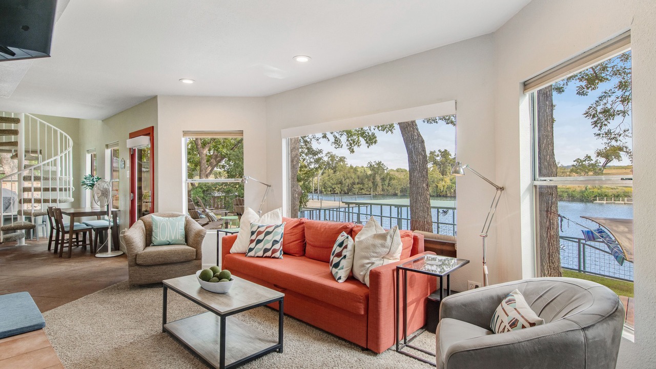 Photo of Livingroom in Buchanan Dam