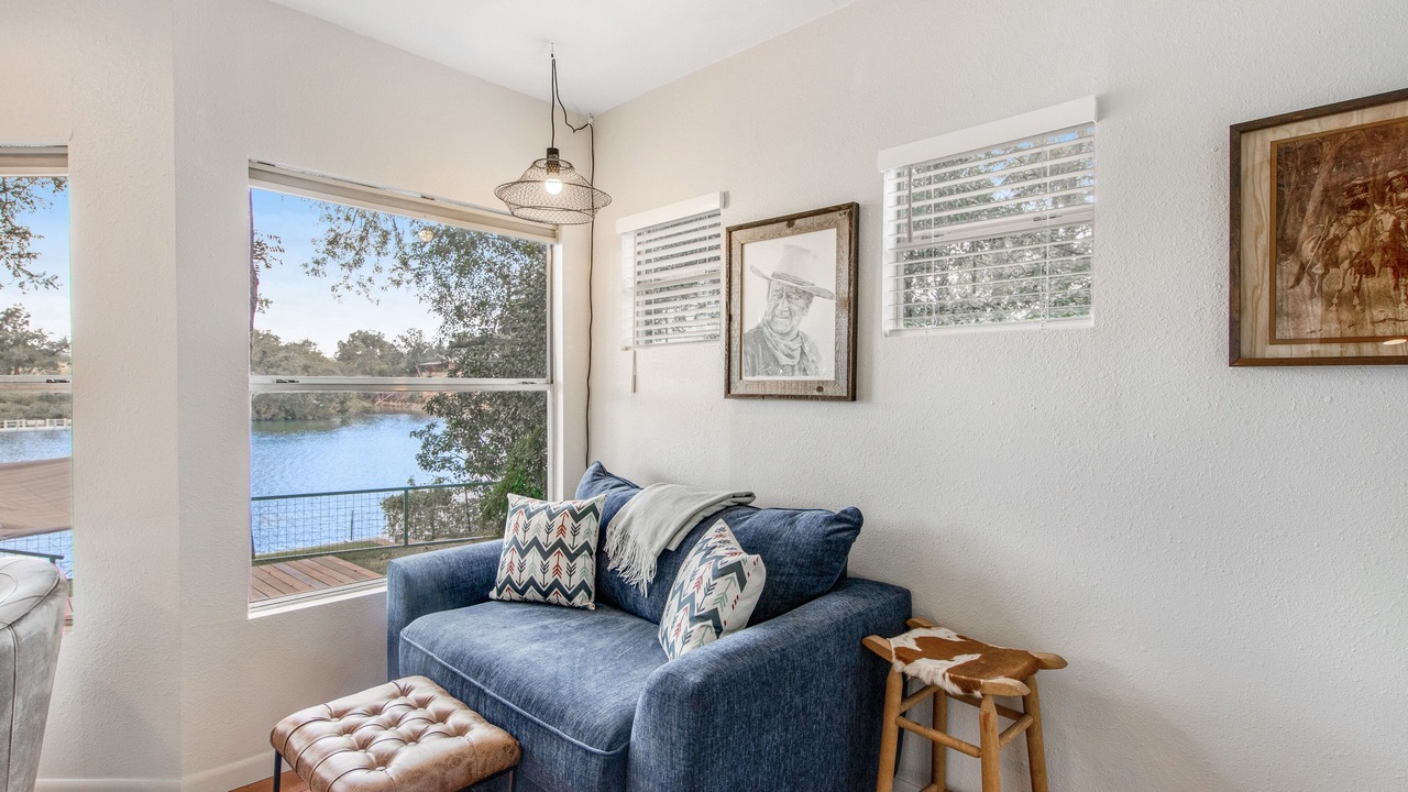 Photo of Livingroom in Buchanan Dam