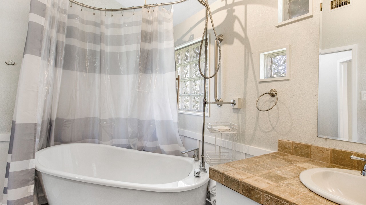 Photo of Bathroom in Buchanan Dam