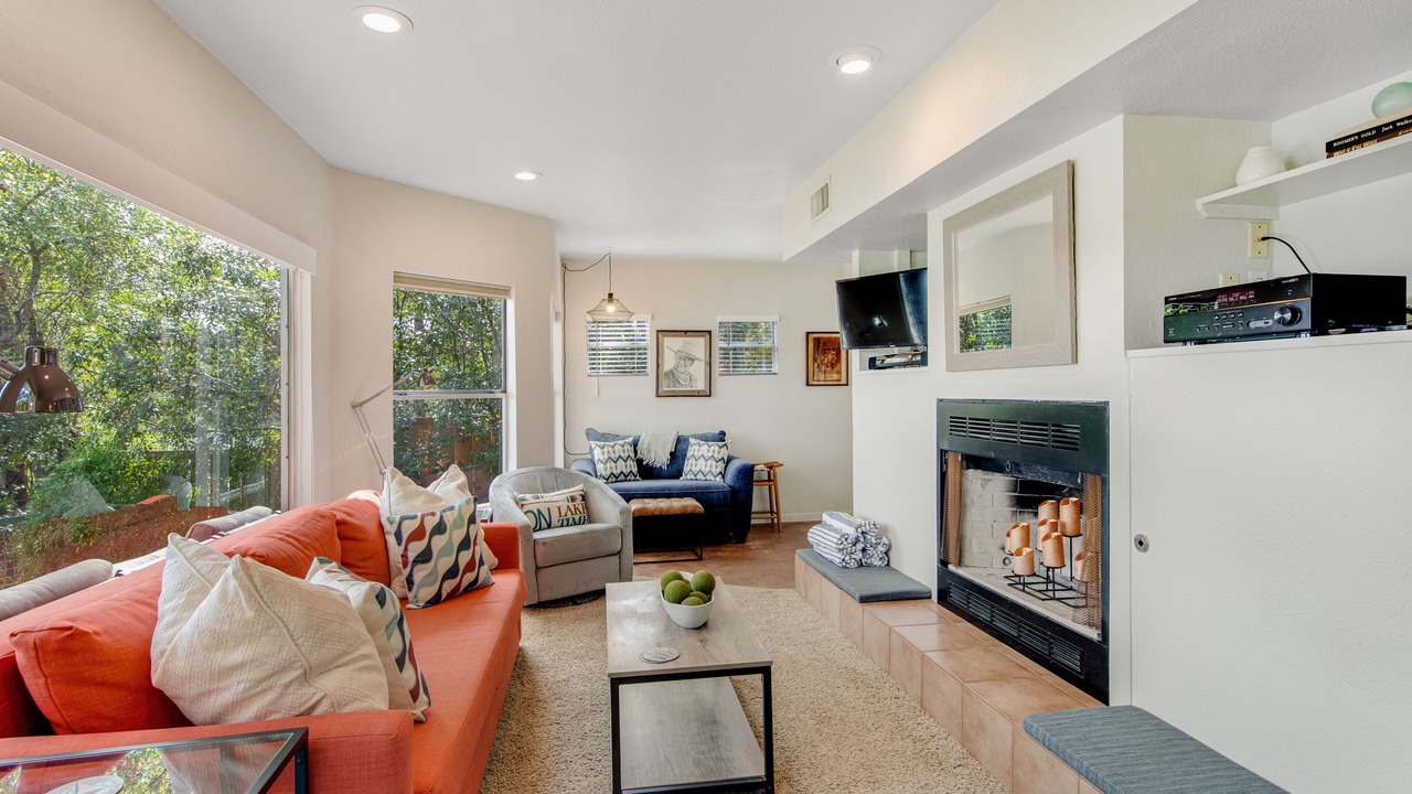 Photo of Livingroom in Buchanan Dam