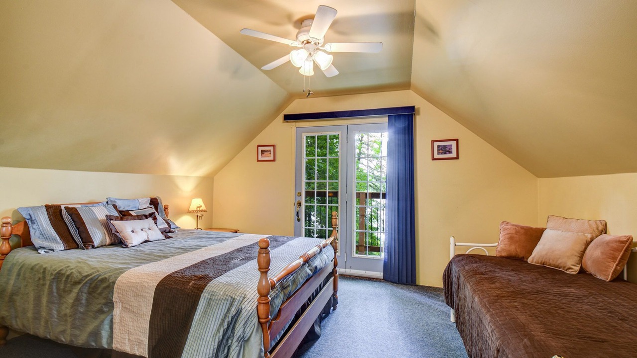 Photo of Bedroom in Marmora and Lake