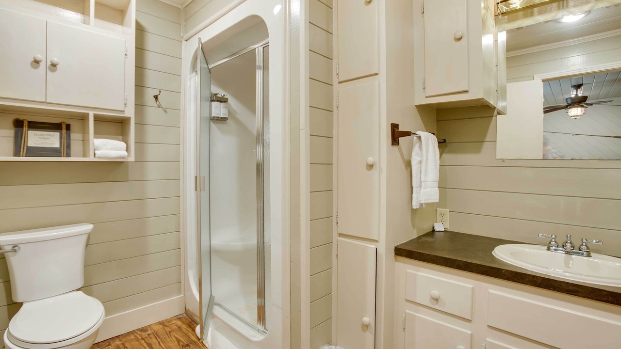 Photo of Bathroom in Theriot