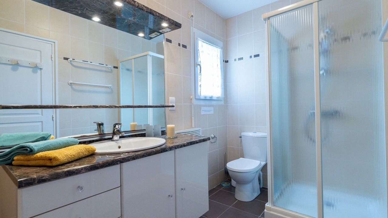 Photo of Bathroom in Matignon