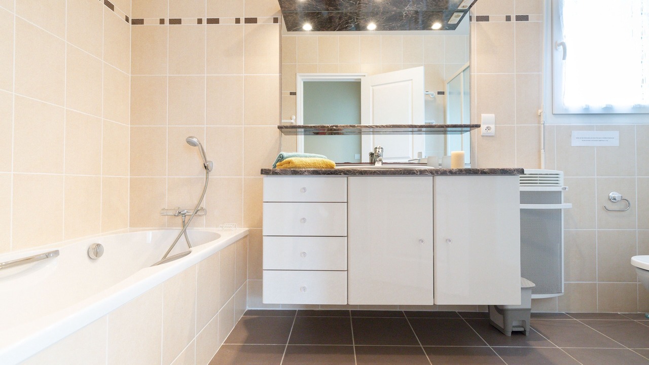 Photo of Bathroom in Matignon