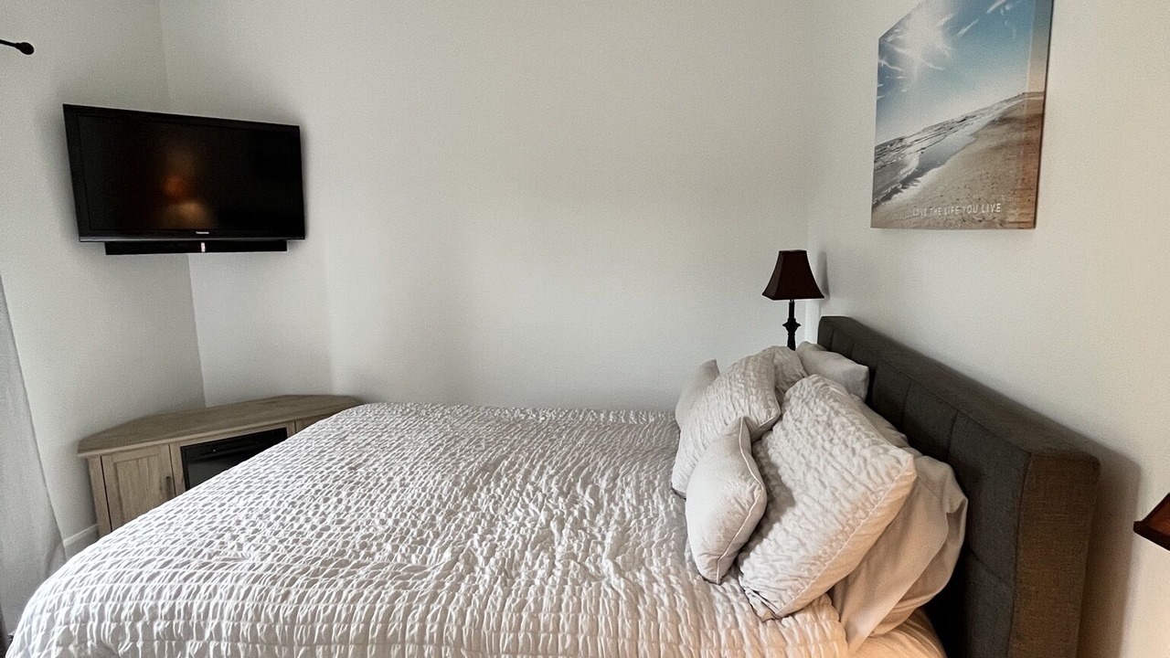 Photo of Bedroom in Grand Bend