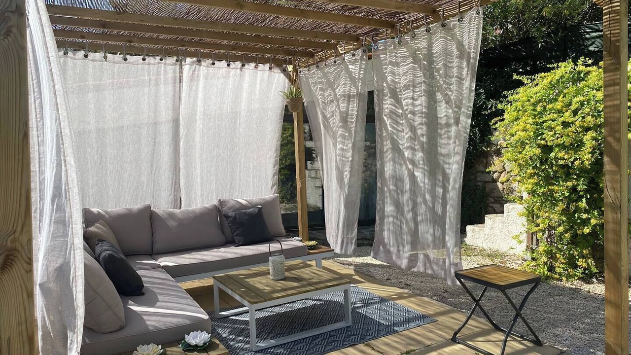 Photo of Patio Balcony in Besseges