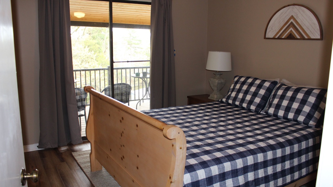 Photo of Bedroom in Counce