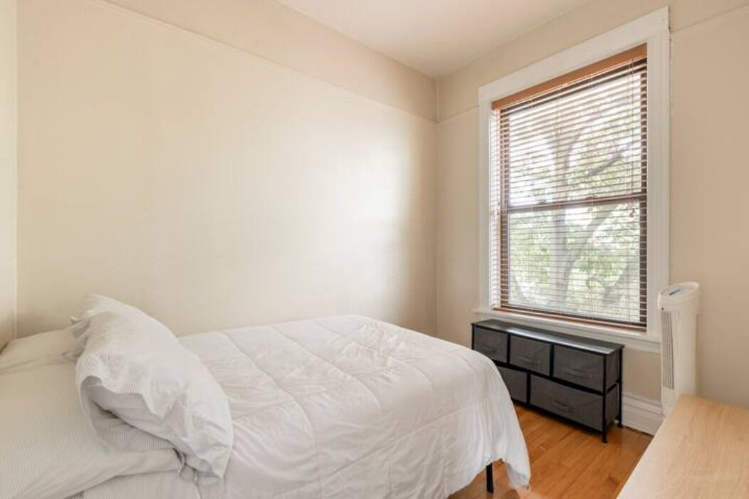 Photo of Bedroom in Roscoe Village