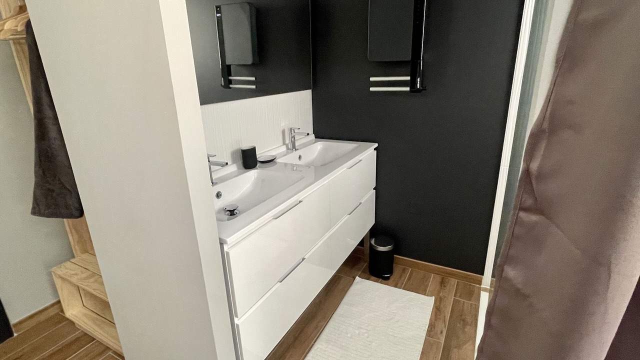 Photo of Bathroom in Aucun