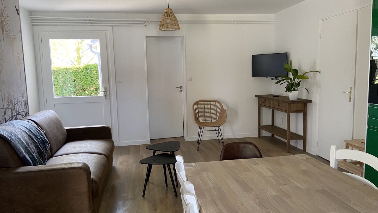 Photo of Livingroom in Saint-Quentin-en-Tourmont