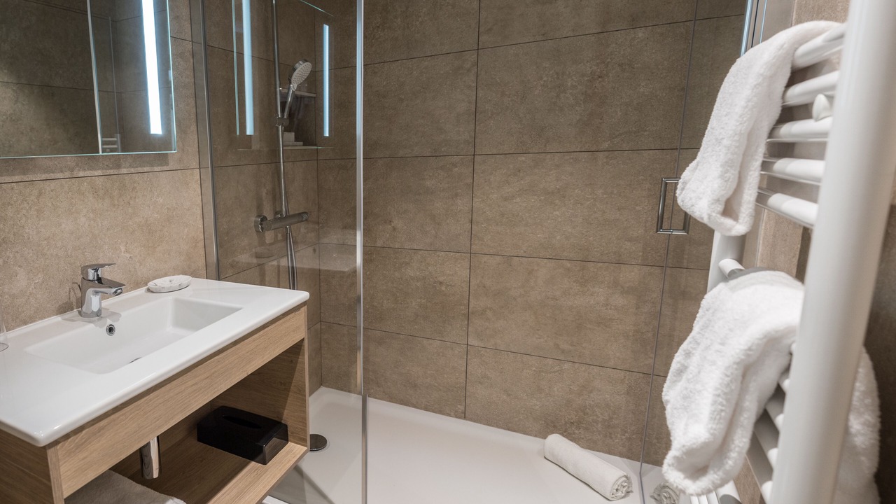 Photo of Bathroom in Saint-Quentin-en-Tourmont