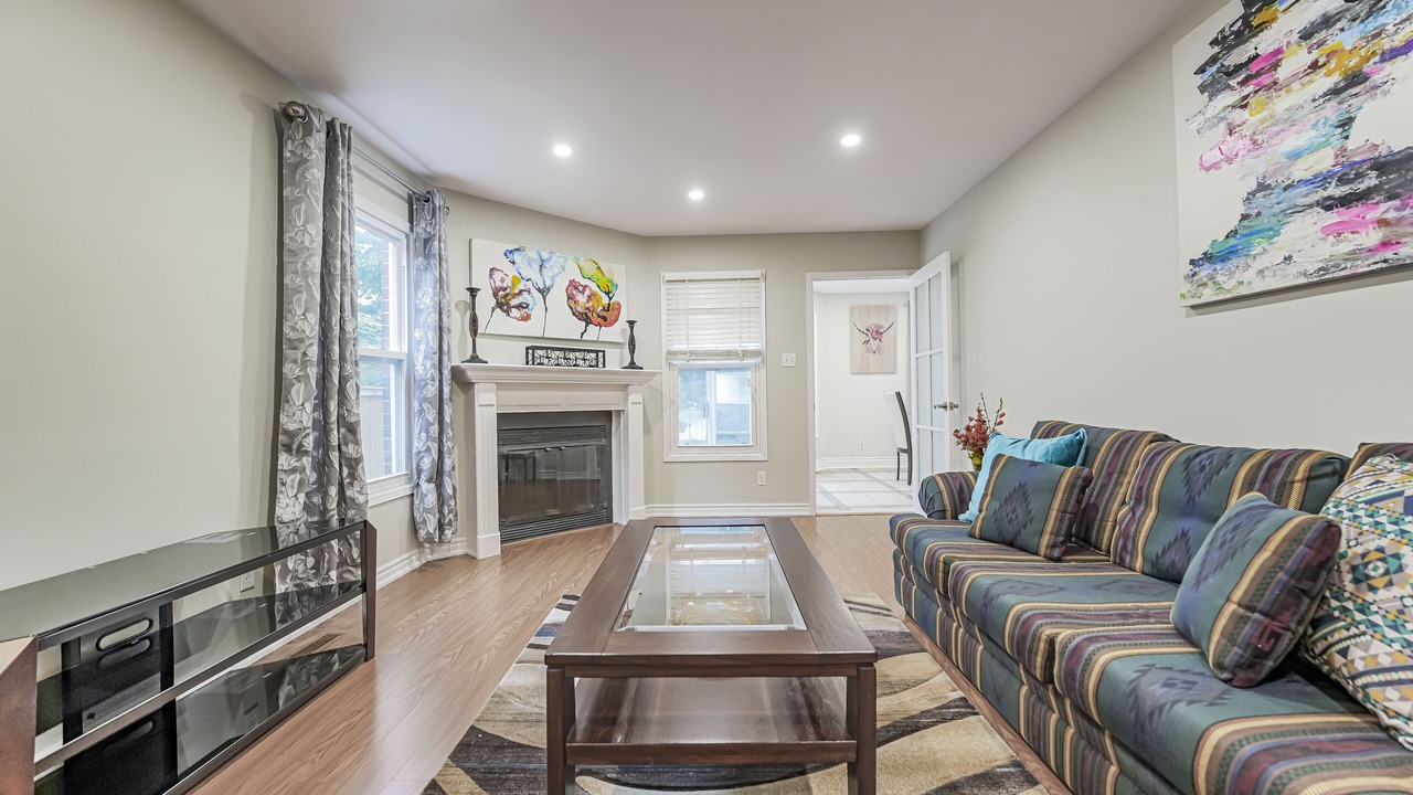 Photo of Livingroom in Richmond Hill