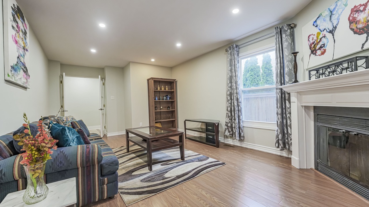 Photo of Livingroom in Richmond Hill