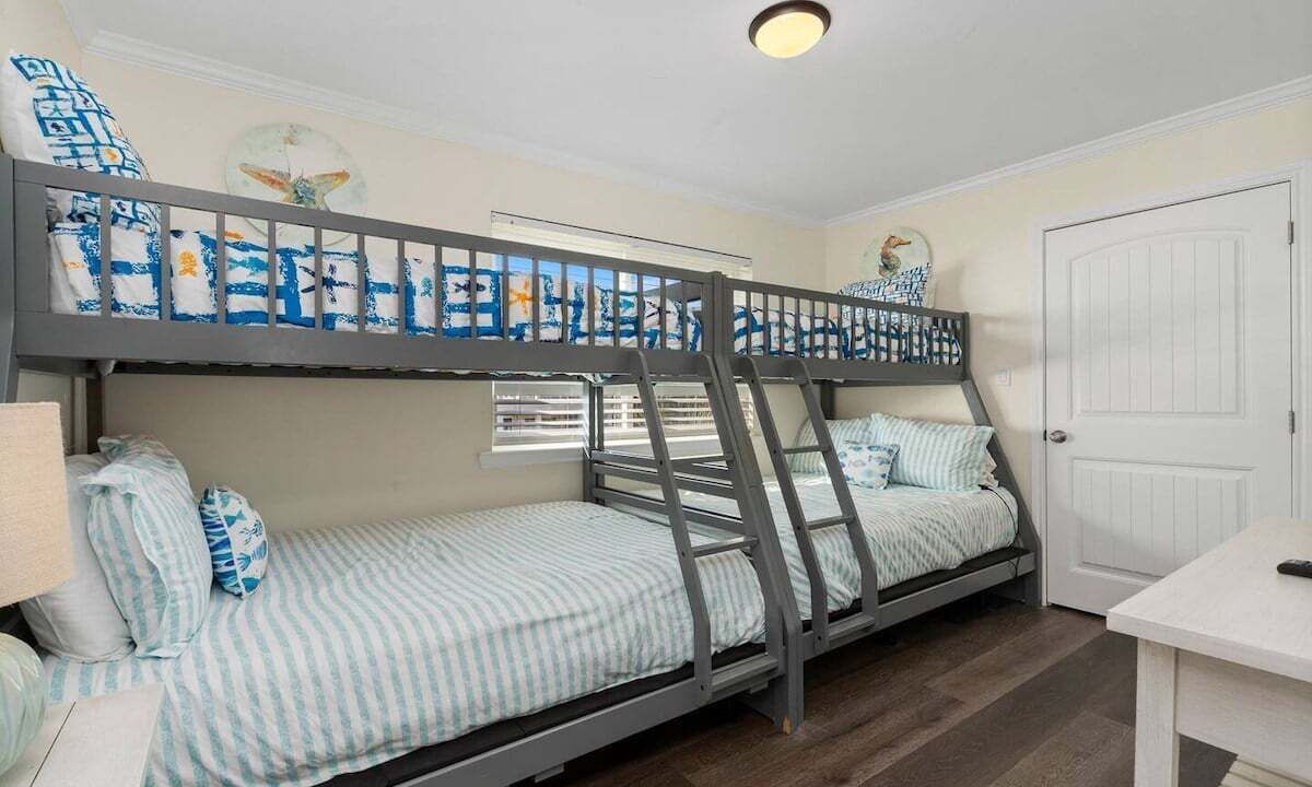 Photo of Bedroom in Pirates Beach