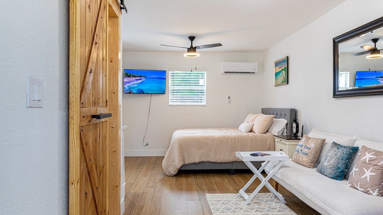 Photo of Bedroom in Lake Worth