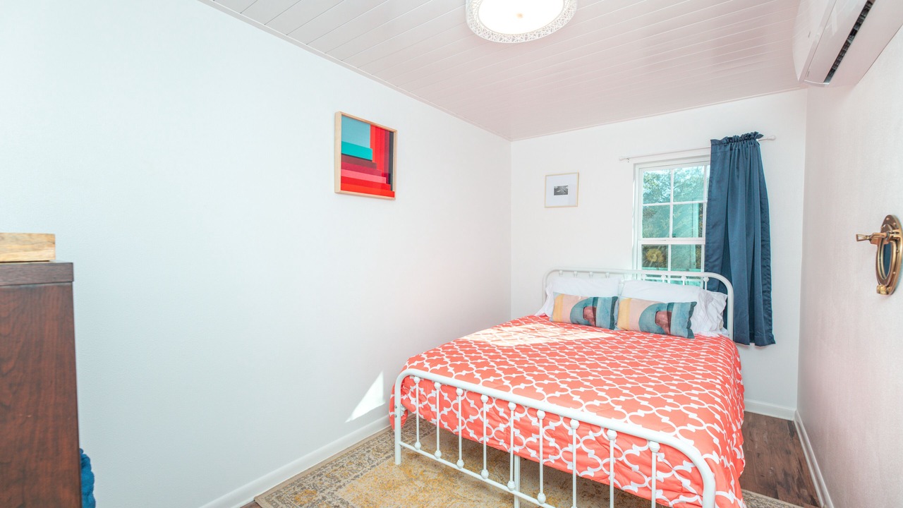 Photo of Bedroom in Sunrise Beach Village