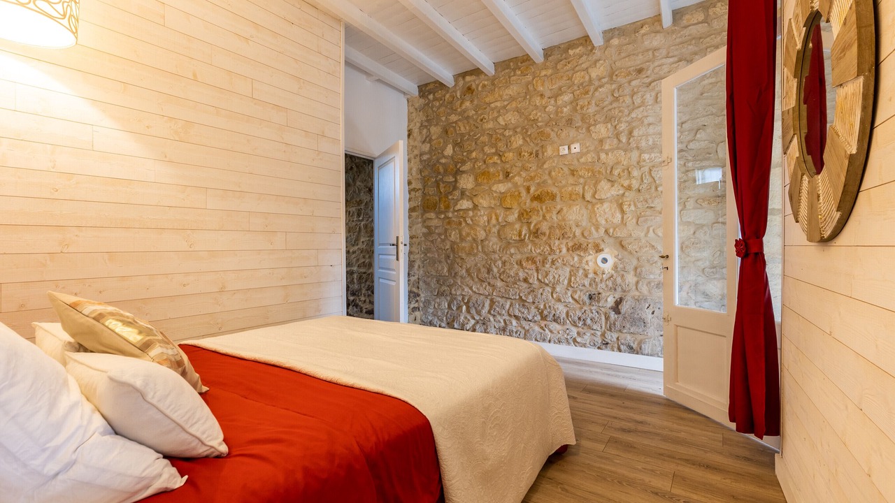 Photo of Bedroom in Vertheuil