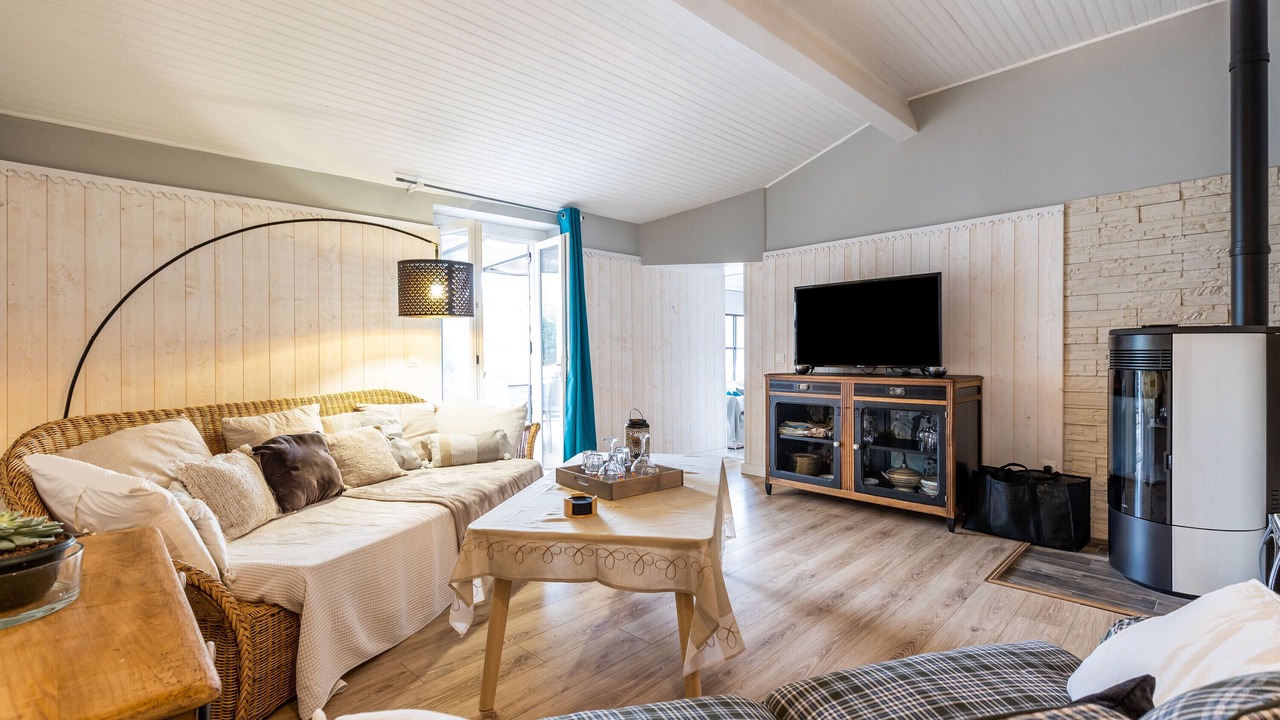 Photo of Livingroom in Vertheuil