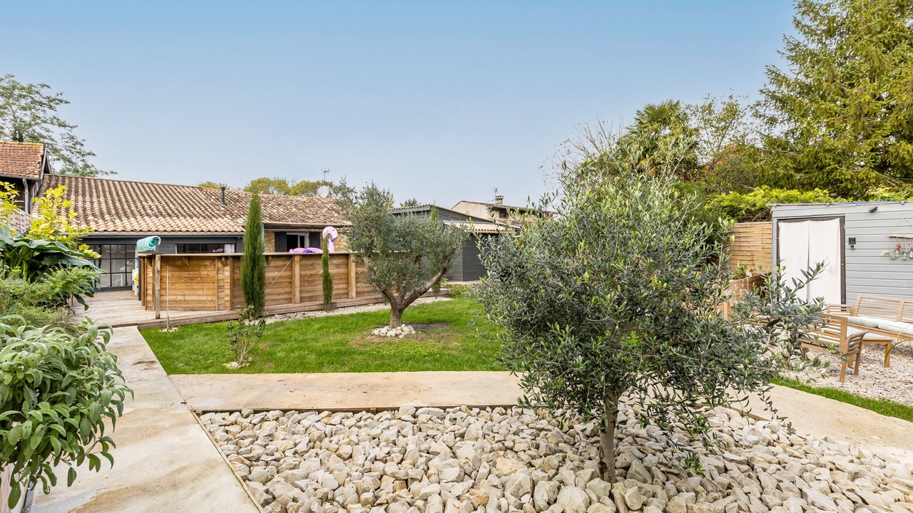 Photo of Outdoor in Vertheuil