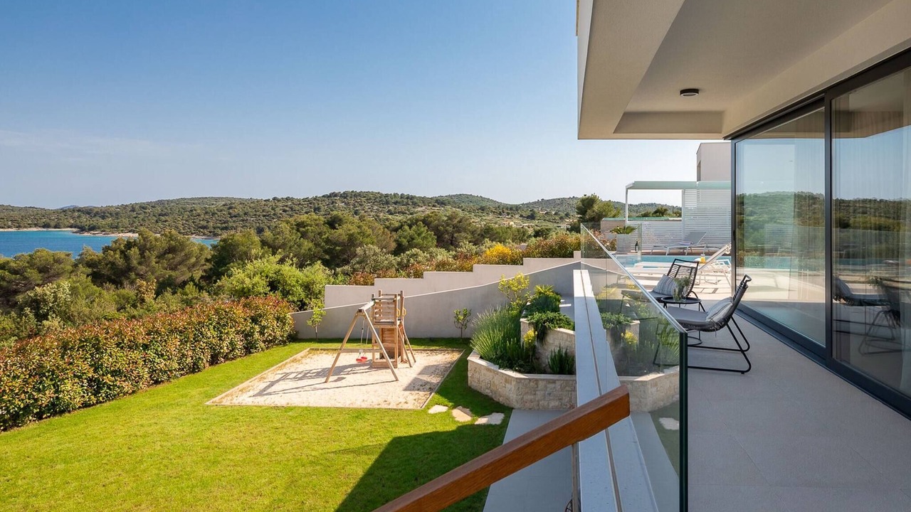 Photo of Patio Balcony in Jezera