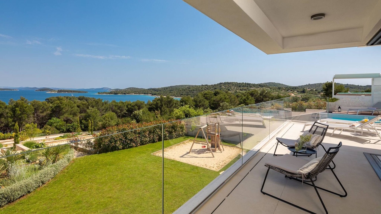 Photo of Patio Balcony in Jezera