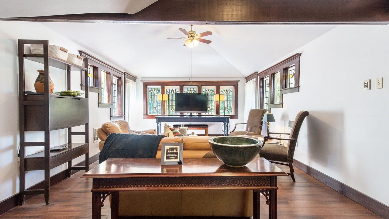 Photo of Livingroom in Peak's Suburban Addition