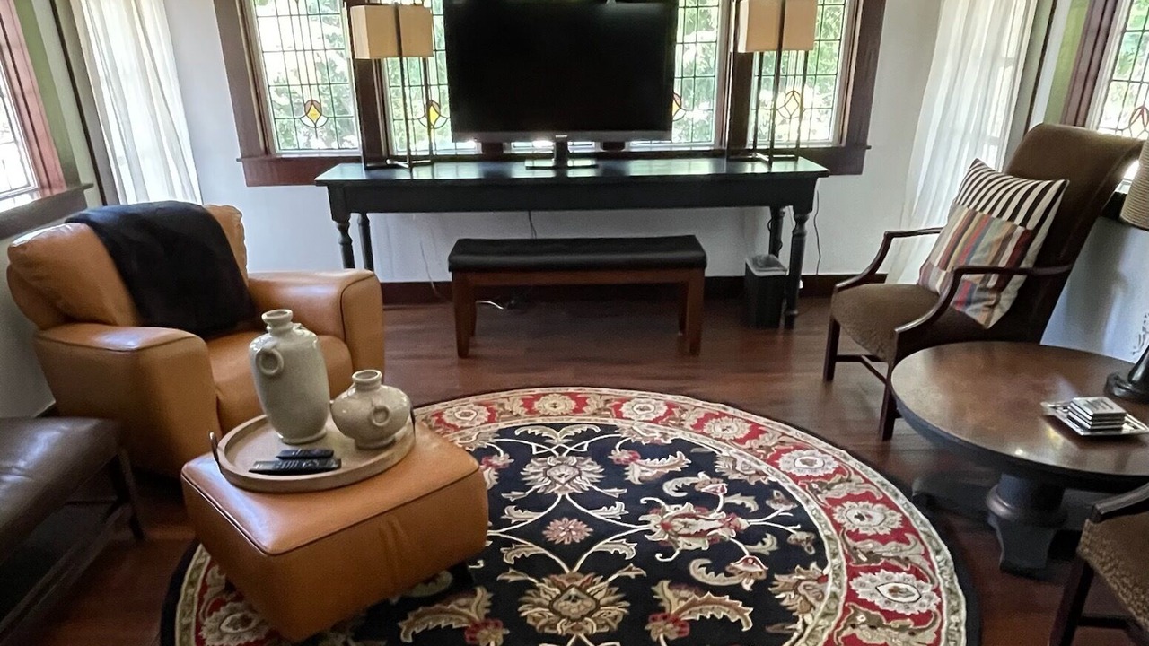 Photo of Livingroom in Peak's Suburban Addition