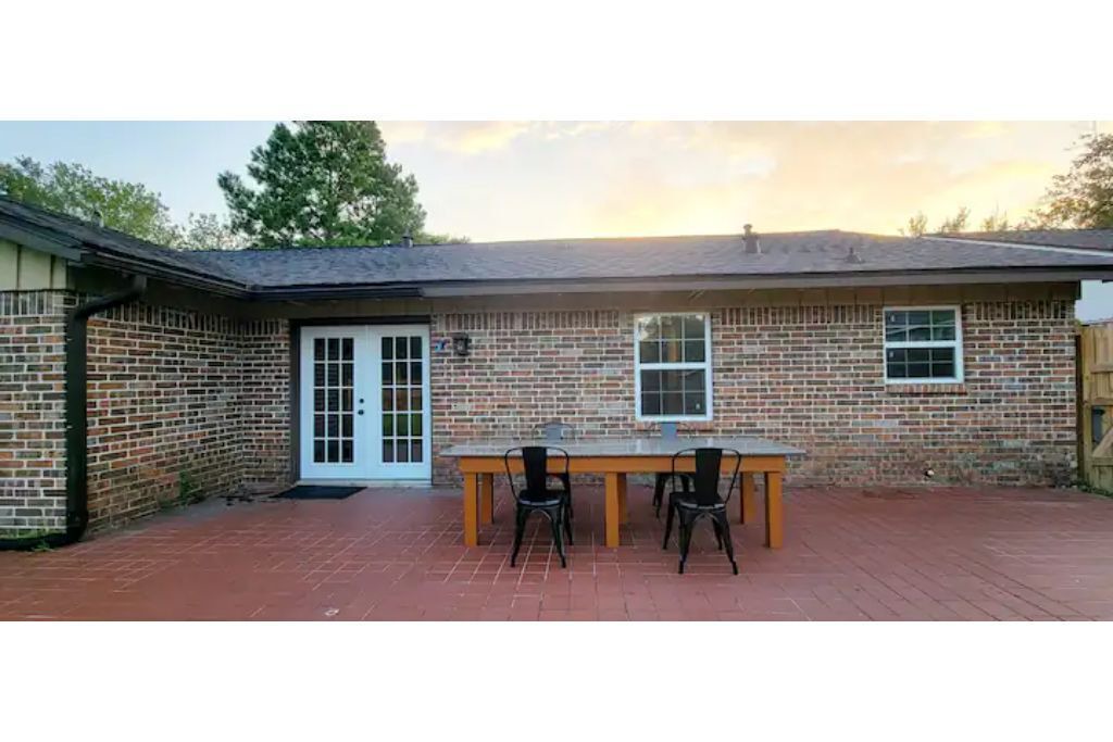 Photo of Outdoor in Spring Branch West
