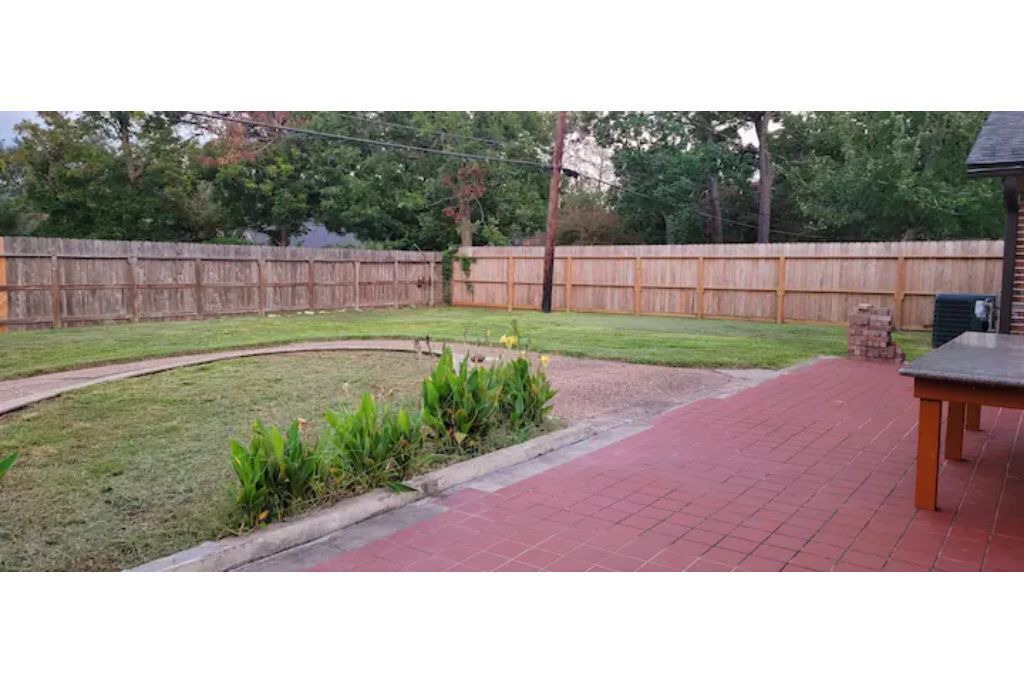 Photo of Outdoor in Spring Branch West
