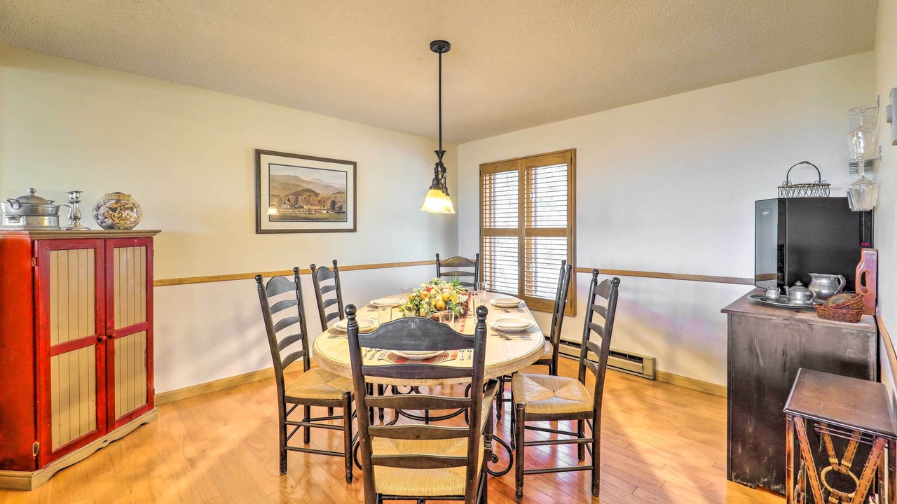 Photo of Livingroom in Charter Hills