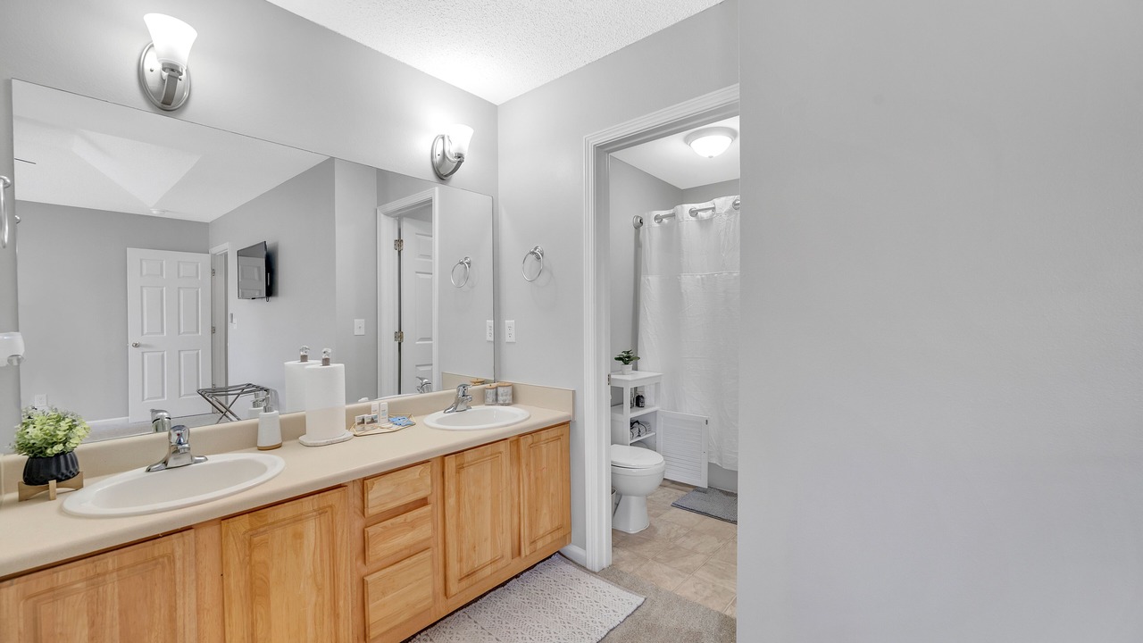 Photo of Bathroom in Huntcliff