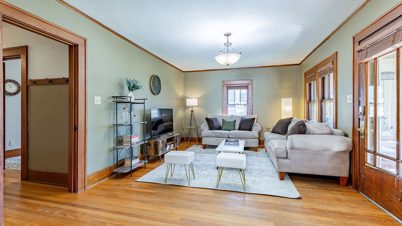 Photo of Livingroom in Champaign