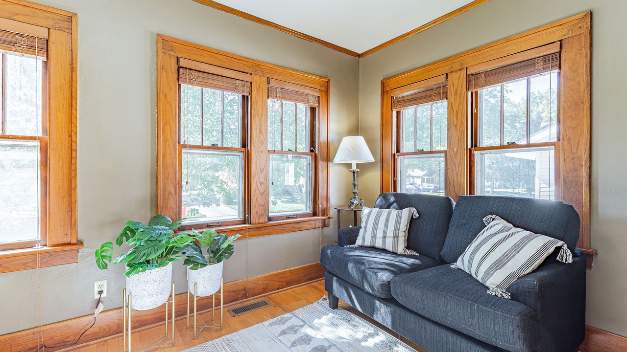 Photo of Livingroom in Champaign