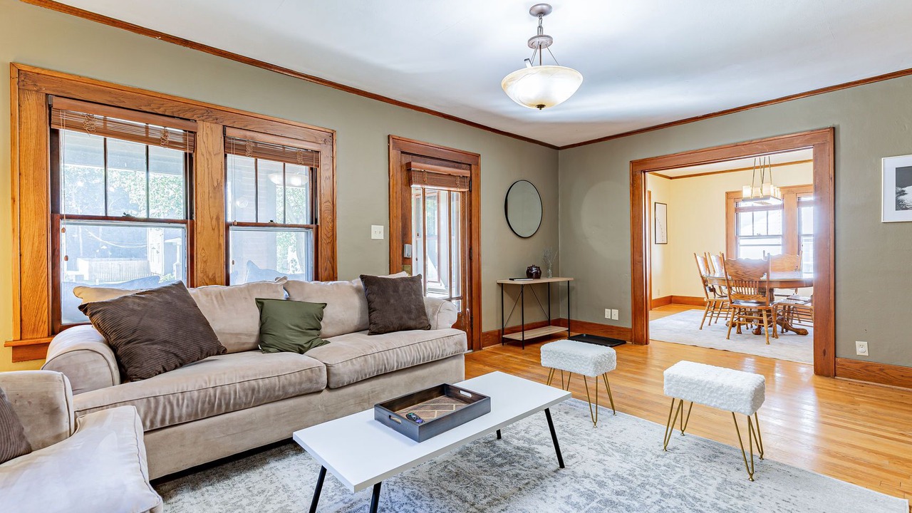 Photo of Livingroom in Champaign