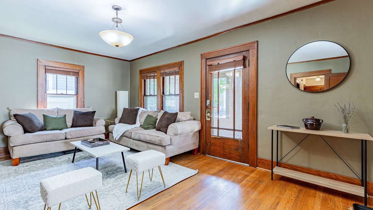 Photo of Livingroom in Champaign