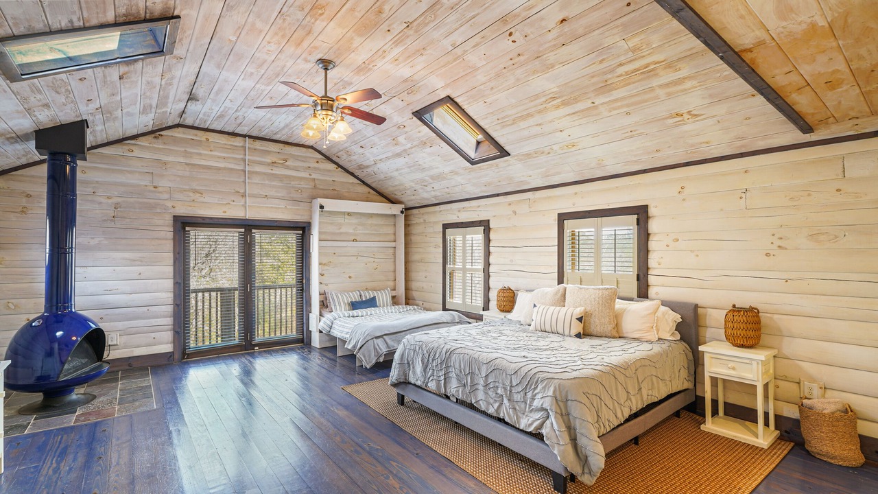 Photo of Bedroom in Waveland