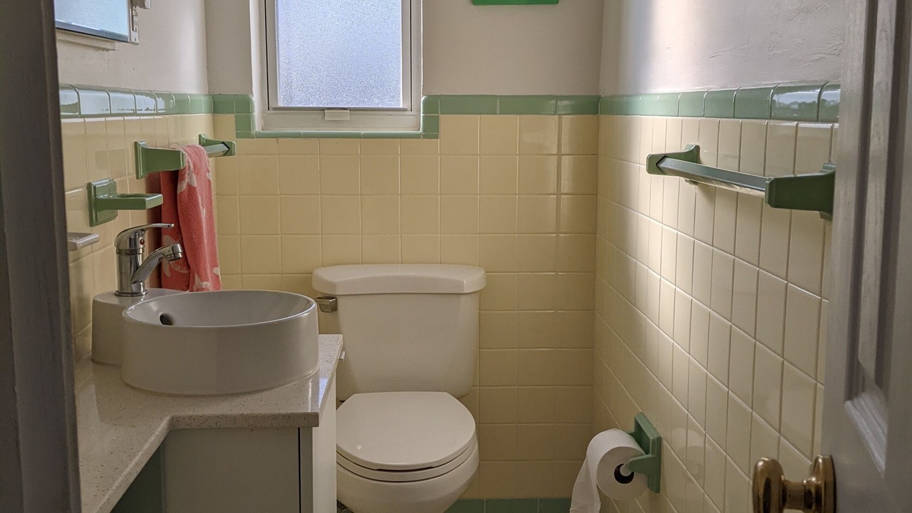 Photo of Bathroom in Plaza Shores
